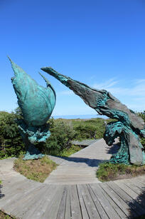 (July 2023) Meeting of Two Worlds sculpture
